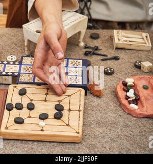 Moulin, Kalah et Royal Ur jeu, populaire dans l'ancien roman. Reconstruction de jeux de société de l'Empire romain Banque D'Images