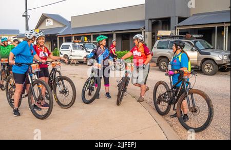 Au départ de Derby, la course en vélo de charité Gibb Challenge 2022 le long de Gibb River Road Kimberley en Australie occidentale Banque D'Images