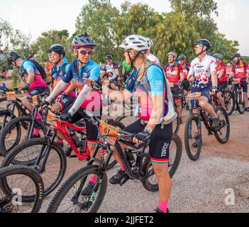 Au départ de Derby, la course en vélo de charité Gibb Challenge 2022 le long de Gibb River Road Kimberley en Australie occidentale Banque D'Images