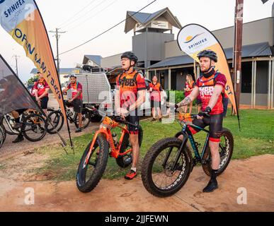 Au départ de Derby, la course en vélo de charité Gibb Challenge 2022 le long de Gibb River Road Kimberley en Australie occidentale Banque D'Images