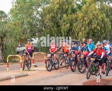 Au départ de Derby, la course en vélo de charité Gibb Challenge 2022 le long de Gibb River Road Kimberley en Australie occidentale Banque D'Images