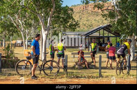 Gibb Challenge 2022, promenade en vélo de charité le long de Gibb River Road, terrain de camping Imintji, Kimberley en Australie occidentale Banque D'Images