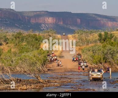 Gibb Challenge 2022, promenade en vélo de charité le long de Gibb River Road traversant la Pentecost River Kimberley en Australie occidentale Banque D'Images