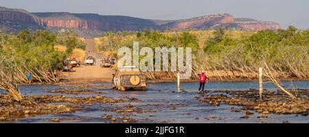 Gibb Challenge 2022, promenade en vélo de charité le long de Gibb River Road traversant la Pentecost River Kimberley en Australie occidentale Banque D'Images