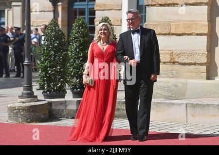 Melanie HUML (politicien CSU) avec son mari Markus, inauguration du Bayreuth Richard Wagner Festival 2022. Tapis rouge sur 25 juillet 2022. Green Hill, ? Banque D'Images