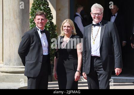 De gauche à droite : Timothy LISTON (ambassadeur général des États-Unis à Munich), Lord Mayor Thomas EBERSBERGER avec sa femme. Ouverture du festival Bayreuth Richard Wagner 2022. Tapis rouge sur 25 juillet 2022. Green Hill, ? Banque D'Images