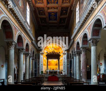 Intérieur de l'église de San Nicola à Carcere, Rome, Italie Banque D'Images