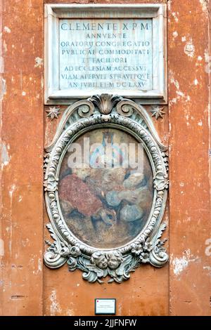 Madonna Valicelliana avec Saint Filippo Neri et Carlo Borromeo au coin entre via del Corallo et via del Governo Vecchio, Rome, Italie Banque D'Images