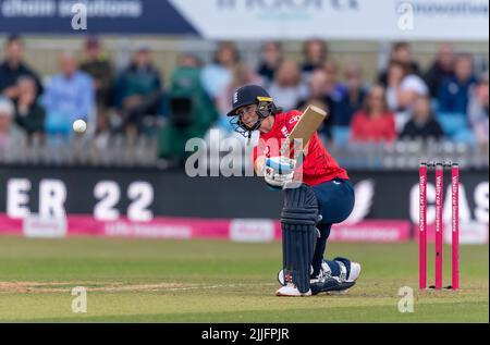 Alice Capsey, de l'Angleterre, se battait lors du match de 3rd T20I entre les femmes d'Angleterre et les femmes d'Afrique du Sud Banque D'Images