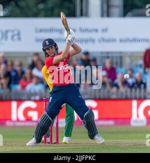 La NAT Sciver d'Angleterre batte dans le match de 3rd T20I contre l'Afrique du Sud Banque D'Images