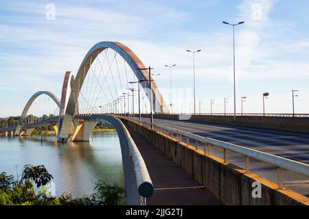 Brasília, District fédéral, Brésil – 24 juillet 2022 : détail du pont Juscelino Kubitschek (pont JK). Il est situé à Brasília. Banque D'Images