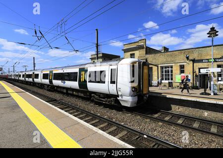 Great Northern train à la gare d'Ely, ville d'Ely, Cambridgeshire, Angleterre Banque D'Images