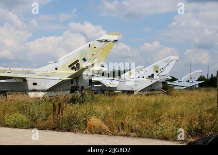 BILA TSERKVA, UKRAINE - AOÛT 25 : le point de vue sur les avions ukrainiens Sukhoi su-24 d'attaque supersonique tous temps sur 25 août 2021 à Bila Banque D'Images