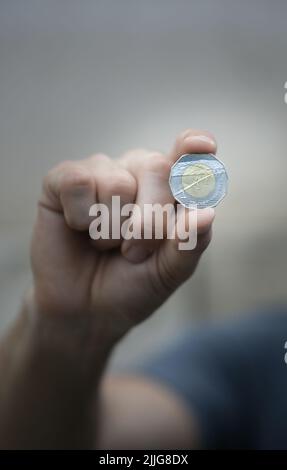 Une pièce de 25 kuna émise à l'occasion de l'ouverture du pont Peljeski à Zagreb, en Croatie, sur 26 juillet 2022. Pour marquer l'ouverture du pont Peljeski, la Banque nationale croate a émis une pièce de 25 HRK. L'auteur de la solution conceptuelle et artistique est le sculpteur académique Damir Matusic. Photo: Leonardo Bosnar/PIXSELL Banque D'Images