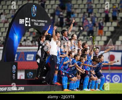 Kashima, Japon. 26th juillet 2022. Team Japan pose pour des photos lors de la cérémonie de remise des prix pour l'équipe féminine du championnat de football E-1 EAFF (Fédération de football de l'Asie de l'est) 2022 au stade de football de Kashima, dans la ville de Kashima, dans la préfecture d'Ibaraki, au Japon, au 26 juillet 2022. Credit: Zhang Xiaoyu/Xinhua/Alay Live News Banque D'Images