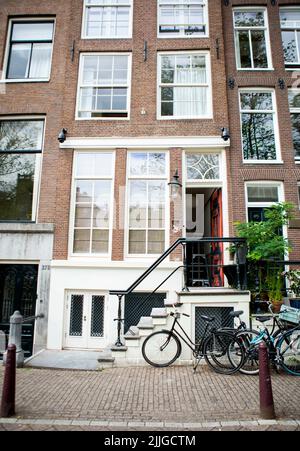 Amsterdam, Niederlande. 26th juillet 2022. Princesse Amalia de la maison d'étudiant néerlandaise sur le Singel à Amsterdam, elle commence en septembre avec la licence politique, Psychologie, droit et Economie à l'Université d'Amsterdam la maison de canal est détenue par les voisins de la famille royale néerlandaise en Grèce: La famille Dreesman – du célèbre crédit V&D : Albert Nieboer/Netherlands OUT/point de vue OUT/dpa/Alamy Live News Banque D'Images