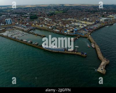 Front de mer de Bridlington, y compris Bayside Funfair, Drone aérienne de la vue aérienne des oiseaux Banque D'Images