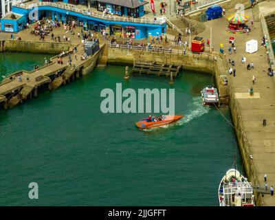 Front de mer de Bridlington, y compris Bayside Funfair, Drone aérienne de la vue aérienne des oiseaux Banque D'Images