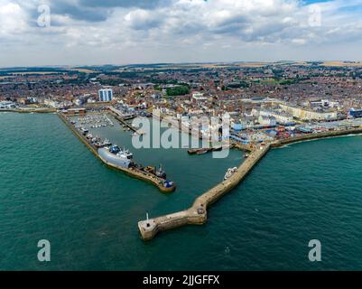 Front de mer de Bridlington, y compris Bayside Funfair, Drone aérienne de la vue aérienne des oiseaux Banque D'Images