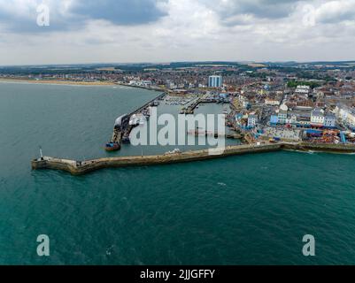 Front de mer de Bridlington, y compris Bayside Funfair, Drone aérienne de la vue aérienne des oiseaux Banque D'Images