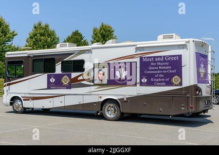 Saint John, N.-B., Canada - 17 juillet 2022 : véhicule mobile du gouvernement pour Romana Didulo, Reine du Canada autoproclamée, lors de sa visite dans la région. Banque D'Images