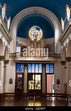 La nef et le loft d'orgue de la Cathédrale de l'Immaculée conception ou Cathédrale de l'Iquique à Iquique, Chili. Banque D'Images