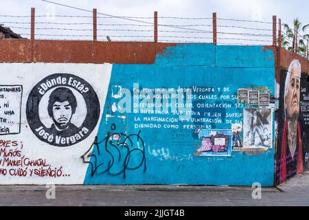 Une fresque de rue pour la justice sociale sur un mur à Iquique, Chili. Banque D'Images