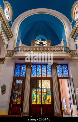 L'entrée et le loft d'orgue de la Cathédrale de l'Immaculée conception ou Cathédrale de l'Iquique à Iquique, Chili. Banque D'Images