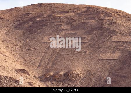 Les géoglyphes de Cerros Pintados ont été réalisés entre 700 et 1500 A.D dans le désert d'Atacama, au nord du Chili. Ils représentent des figures stylisées de personnes, ani Banque D'Images