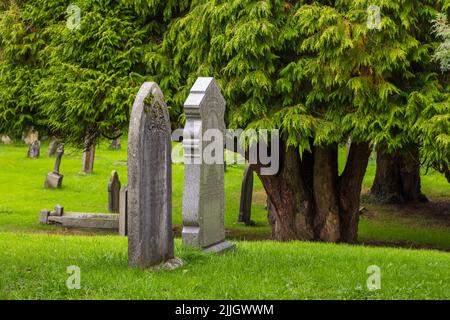 Kirkby Lonsdale, Cumbria, Angleterre - 12 août 2018 : cimetière de l'église Saint Mary, église anglicane active dans la déanerie de Kendal. Le chu Banque D'Images