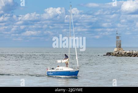 Un voilier privé arrive à montauk Banque D'Images