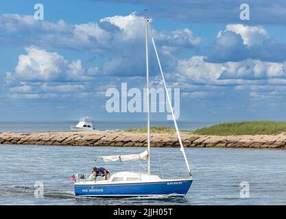 Un voilier privé arrive à montauk Banque D'Images