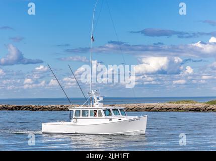 Bateau de pêche, Alyssa Ann retournant au port de Montauk, NY Banque D'Images