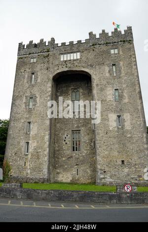 Château de Bunratty, caisleán Bhun Raithe, village de Bunratty, Bun na Raite, comté de Clare, Irlande, Éire, Irland, Írország, Europe Banque D'Images
