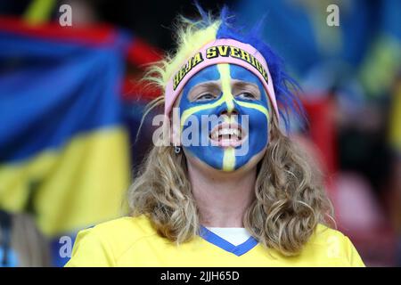 Les fans de Suède lors du match de l'UEFA Women European Championship entre England Women et la Suède à Bramall Lane, Sheffield, le mardi 26th juillet 2022. (Credit: Mark Fletcher | MI News) Credit: MI News & Sport /Alay Live News Banque D'Images