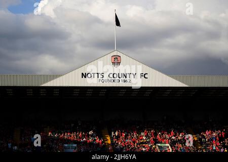 Une vue générale des fans de la forêt de Nottingham à l'intérieur de Meadow Lane lors d'un match amical d'avant-saison à Meadow Lane, Nottingham. Date de la photo: Mardi 26 juillet 2022. Banque D'Images