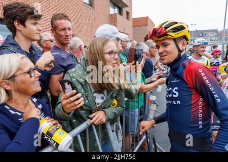 Belgique, 26 juillet 2022, Tom Pidcock britannique d'Ineos Grenadiers photographié avant la course cycliste 'Naturcritérium Roeselare', mardi 26 juillet 2022 à Roeselare. Le concours fait partie des 'critérios' traditionnels, courses locales dans lesquelles se disputent principalement les cyclistes qui ont roulé sur le Tour de France. BELGA PHOTO KURT DESPLENTER Banque D'Images