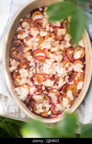 Simple gâteau à la cannelle en forme de crumble Banque D'Images