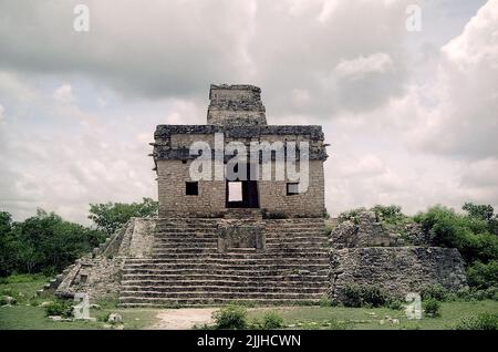 Temple de sept Dolls à Dzibilchaltun, ruines mayas au nord de Merida, Yucatan, Mexique Banque D'Images