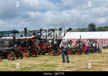 West Bay.Dorset.United Kingdom.12 juin 2022.Une sélection de moteurs de traction miniatures et pleine grandeur est exposée au RAL vintage de West Bay Banque D'Images