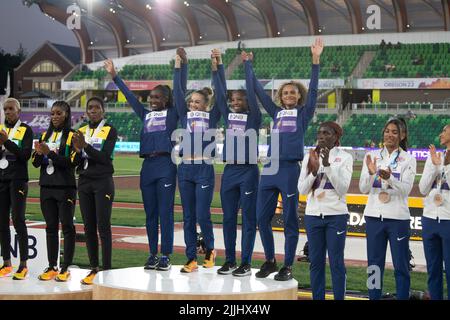 TALITHA Diggs, Abby Steiner, Britton Wilson et Sydney McLaughlin (États-Unis) cérémonie de remise des médailles du 4x400m féminin le dixième jour des Championnats du monde d'athlétisme, Banque D'Images