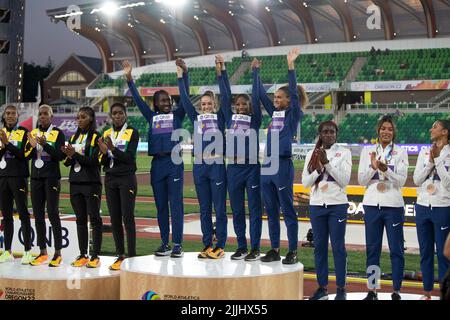 TALITHA Diggs, Abby Steiner, Britton Wilson et Sydney McLaughlin (États-Unis) cérémonie de remise des médailles du 4x400m féminin le dixième jour des Championnats du monde d'athlétisme, Banque D'Images