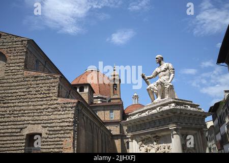 Statue de Giovanni delle Bande Nere (Lodovico de' Medici) par Baccio Bandinelli sur la Piazza San Lorenzo Florence Italie Banque D'Images