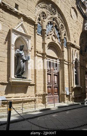 Statue de Saint Matthieu à l'extérieur de l'église et du musée d'Orsanmichele à Florence, Italie Banque D'Images