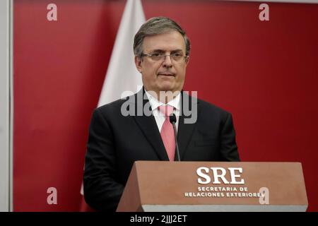 Mexico, Mexico, Mexique. 26th juillet 2022. 26 juillet 2022, Mexico, Mexique: Le ministre mexicain des Affaires étrangères Marcelo Ebrard lors de la conférence de presse au ministère mexicain des Affaires étrangères à Mexico. On 26 juillet 2022 à Mexico, Mexique. On 26 juillet 2022 à Mexico, Mexique. (Credit image: © Luis Barron/eyepix via ZUMA Press Wire) Banque D'Images