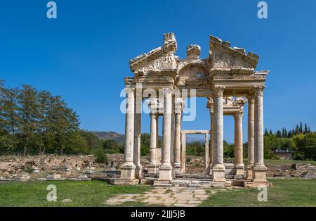 Porte de Tetrapylon dans la ville antique d'Aphrodisias, Aydin, Turquie. Banque D'Images