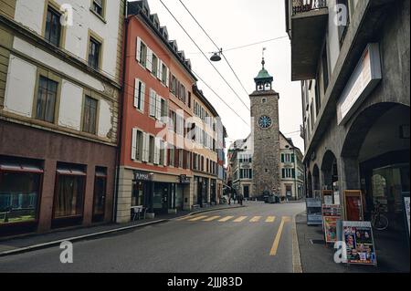 Montreux, Suisse - 12 avril 2022 : un paysage de la vieille ville de Vevey, Suisse. Banque D'Images