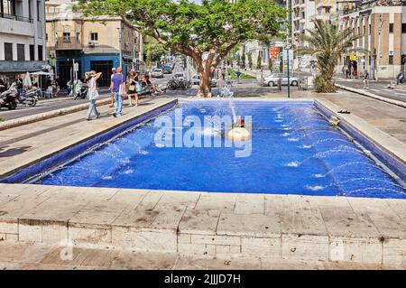Fontaine sur le boulevard Rothschild à tel Aviv, première rue de tel Aviv. Banque D'Images