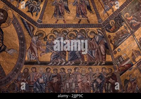 Détail des mosaïques médiévales dans le dôme octogonal du Baptistère de Florence. Banque D'Images