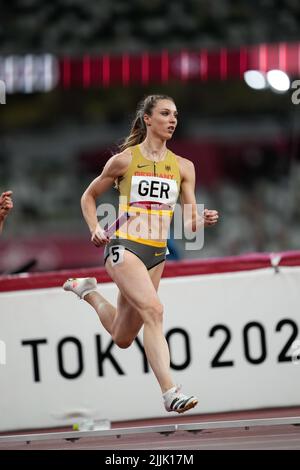 Laura Muller participe au relais de 4 x 400 mètres aux Jeux Olympiques de Tokyo en 2020. Banque D'Images